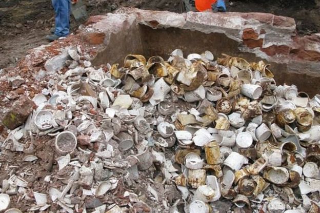 London: Crossrail dig unearths 13,000 Victorian jam jars