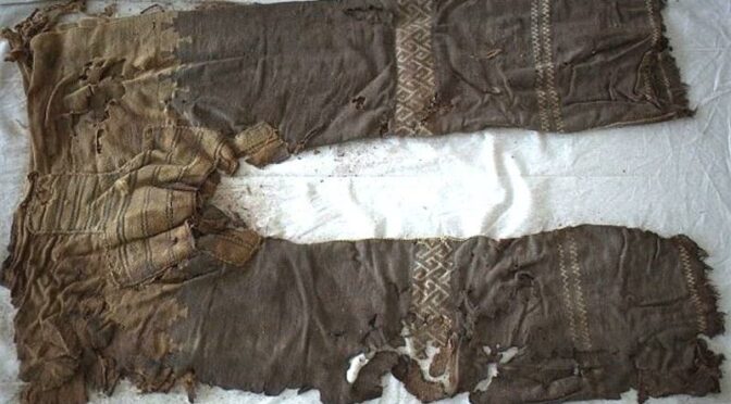 3000 year old trousers discovered in Chinese grave oldest ever found