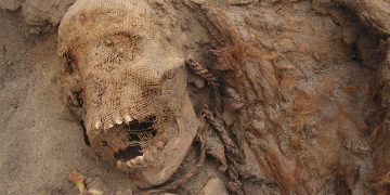 Why were hundreds of children sacrificed in ancient Peru?