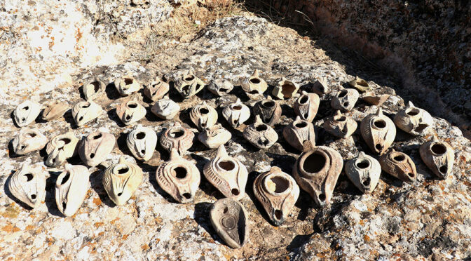 Ancient Roman-era oil lamps found in southeast Turkey
