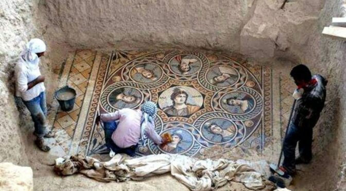 2,200-Year-Old Stunning Mosaic In Ancient Greek City Of Zeugma