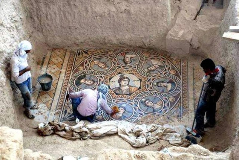 2,200-Year-Old Stunning Mosaic In Ancient Greek City Of Zeugma
