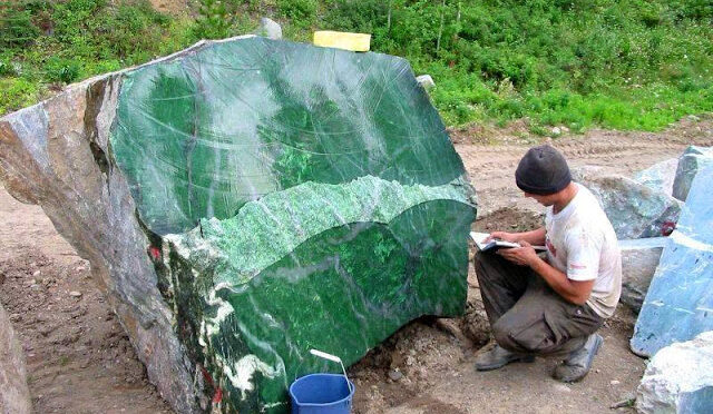 Tons of Giant Nephrite Jade Discovered in Canada