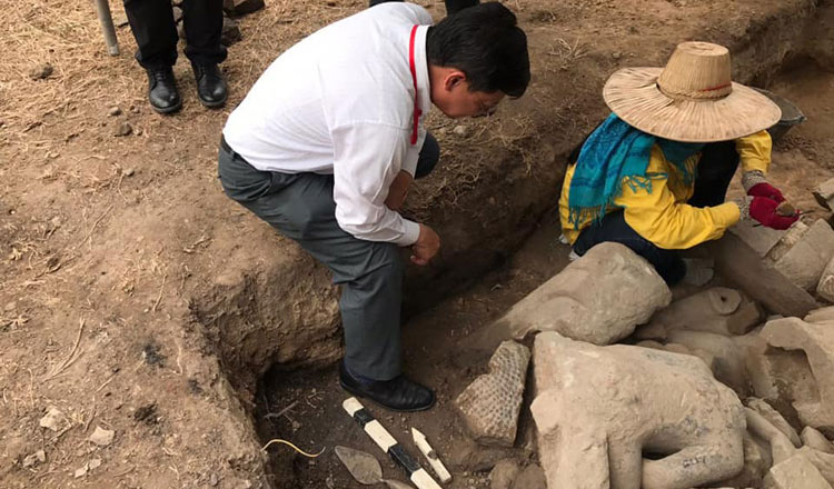 21 Buddha Statues Found Buried in Angkor Wat Area