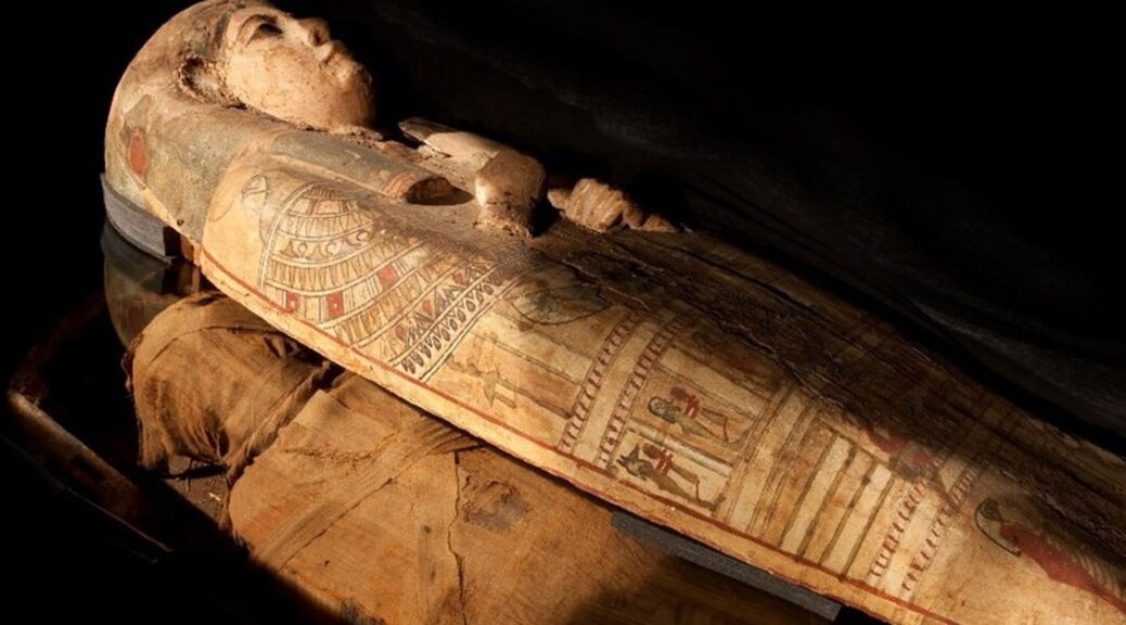 Archaeologist Discover Paintings of Goddess in 3,000-year-old mummy's coffin