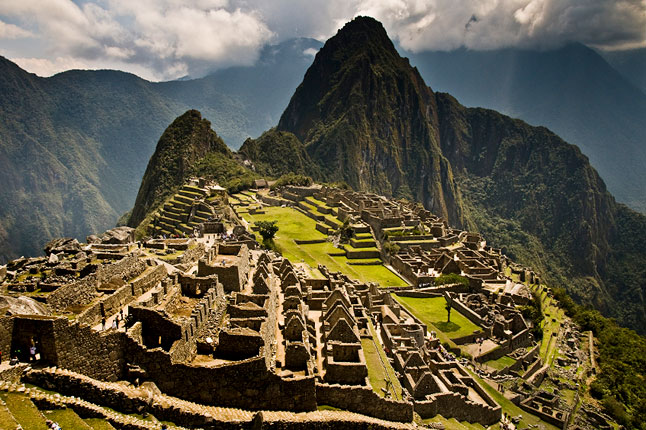 An archeologist and his team of nine students have been arrested in Peru