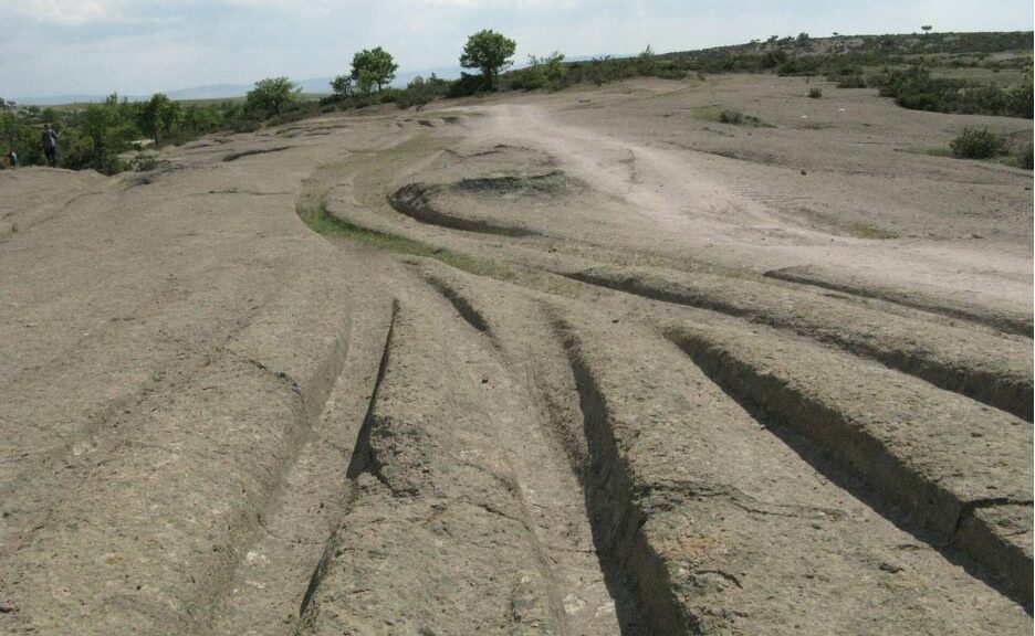 Controversial Claim by Geologist: 14 million-year-old vehicle tracks