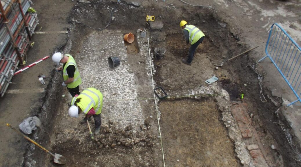17th-Century Artifacts Found at Soldiers’ Barracks in Ireland