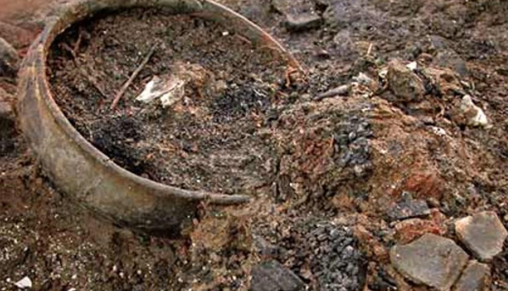 Bronze Age time capsule: 3,000-year-old vitrified food found in jars in England