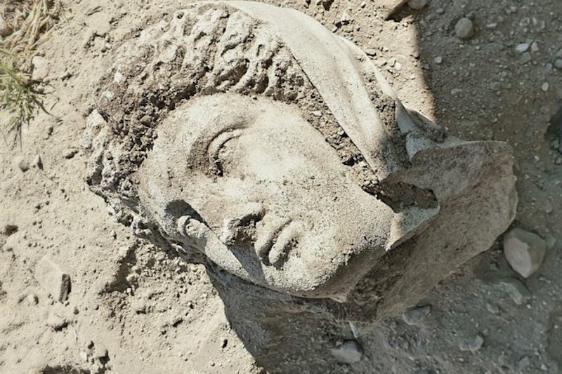 Turkey: 3rd-century statue unearthed in the ancient city