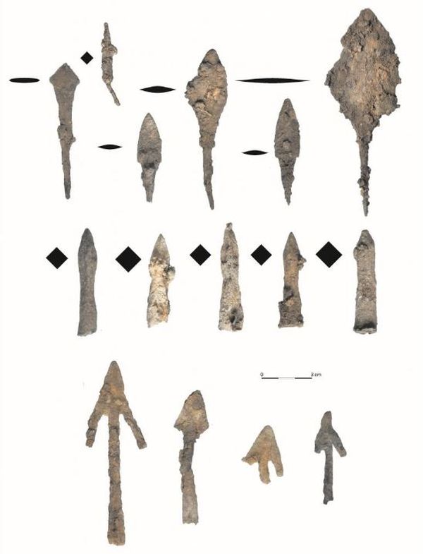 In the area around the fortified settlement the archaeologists found more than 200 arrowheads and bolts.