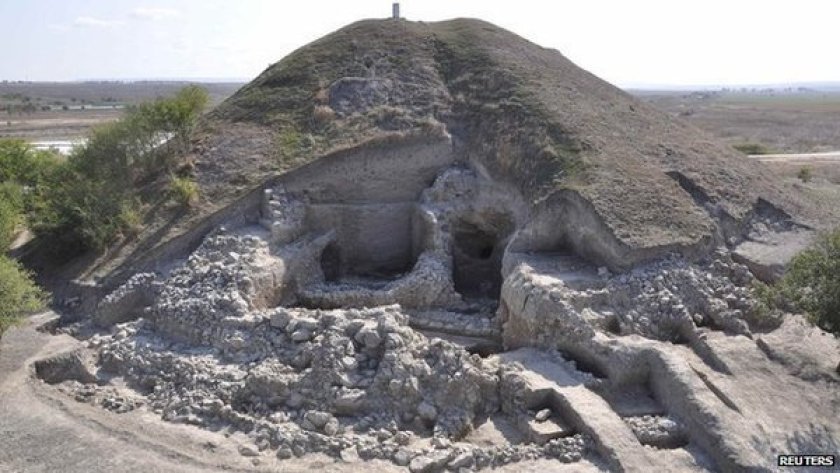 Bulgarians find oldest European town, a salt production center