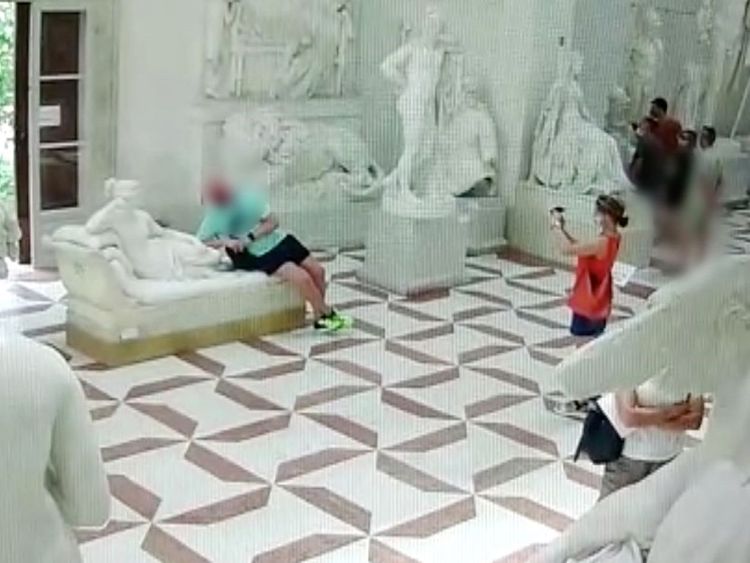 Tourist Damages A Valuable Italian Sculpture And Just Walks Away