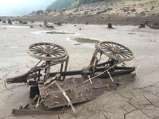 19th-century wagon discovered at Detroit Lake when it was at its lowest level in 46 years