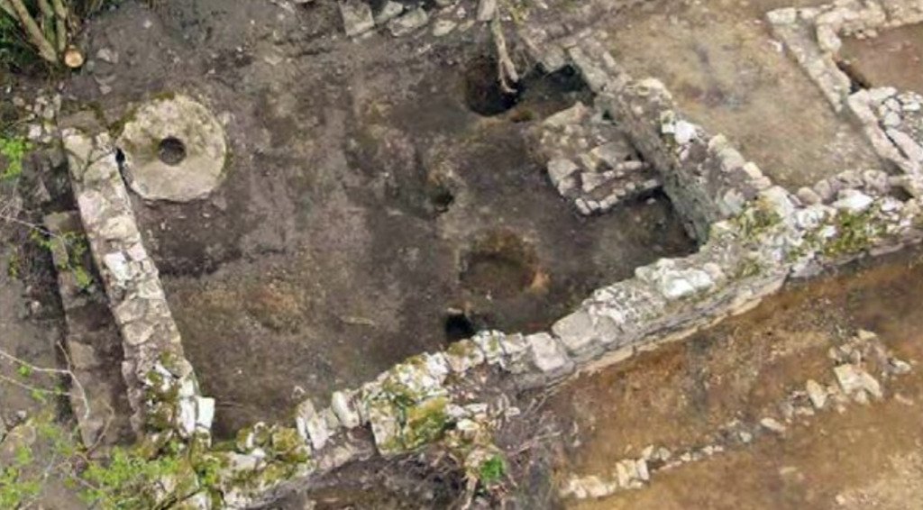 5,700-year-old Neolithic house discovered by archaeologists in Cork