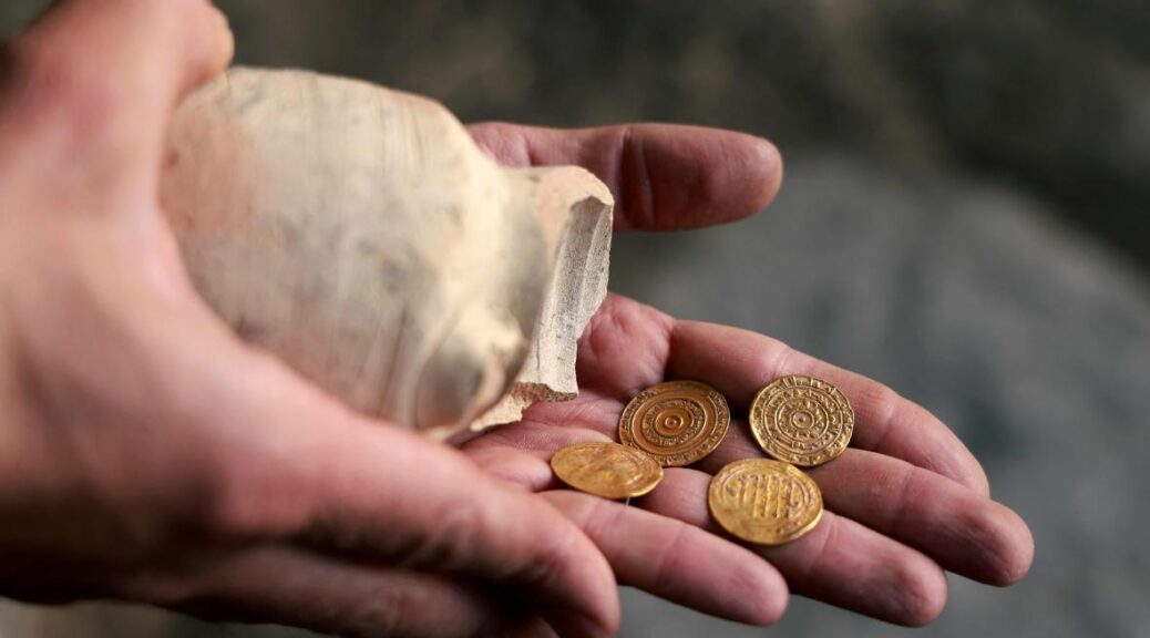 Jerusalem’s Western Wall yields four 1,000-year-old gold coins