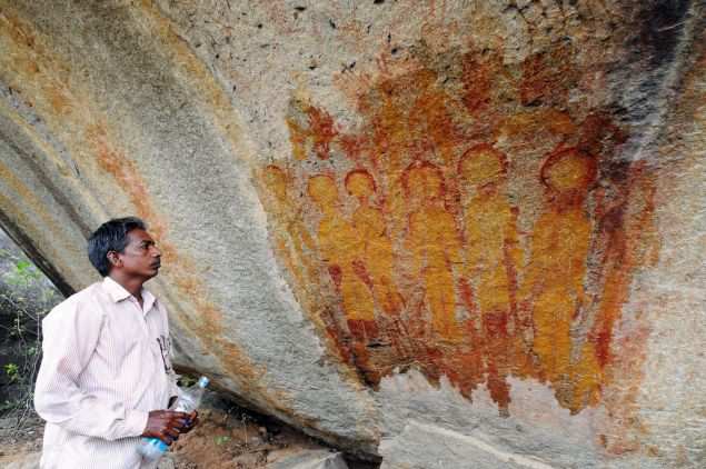 10,000 Year Old Rock Paintings Depicting Aliens And UFOs Found in India