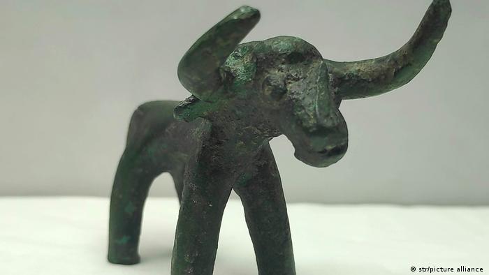 Over 3000-year-old ancient bronze figurine of bull uncovered in southern Greece