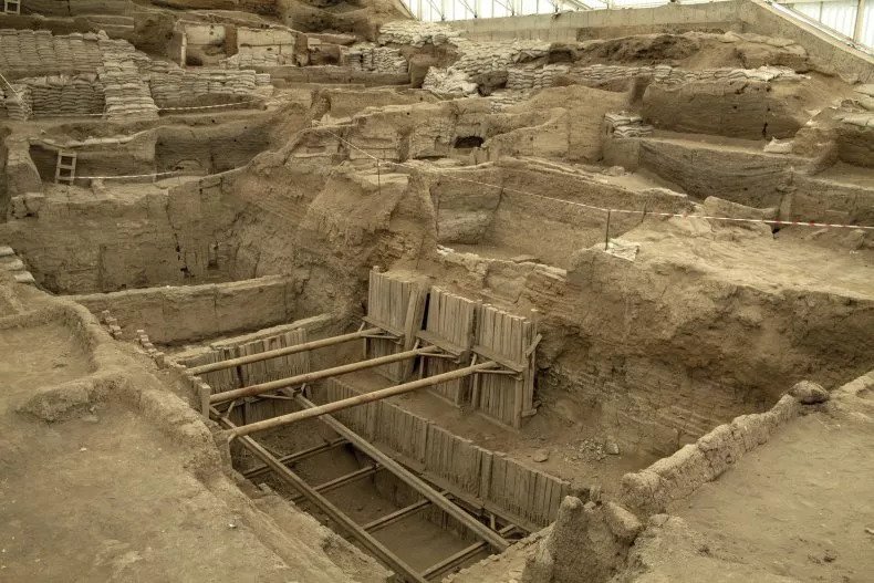 Hundreds of Skeletons Unearthed at World's Oldest City Show How Violence and Disease Ravaged Civilization