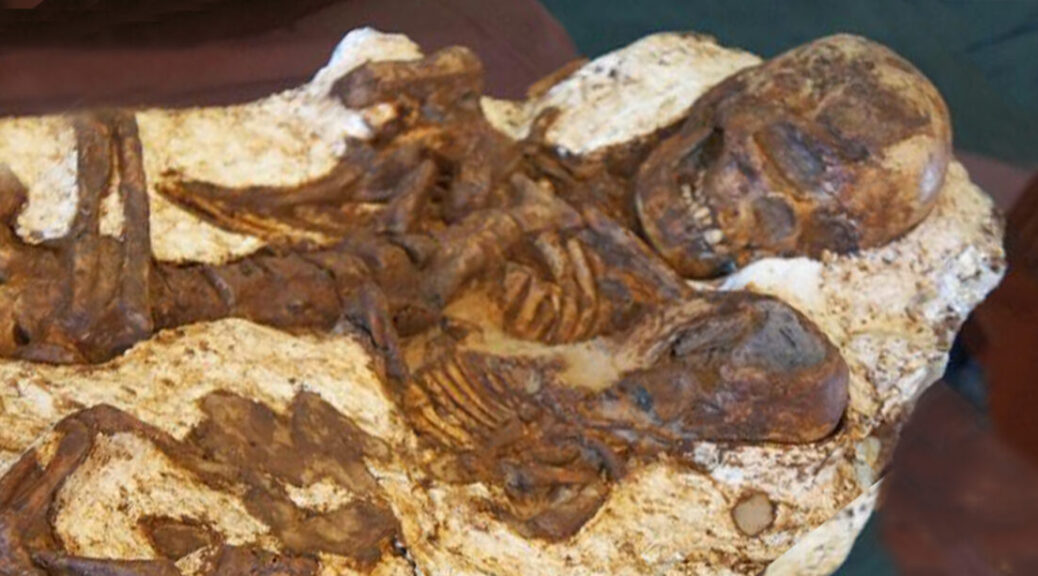 Mother Found Still Cradling Baby After 4800 Years