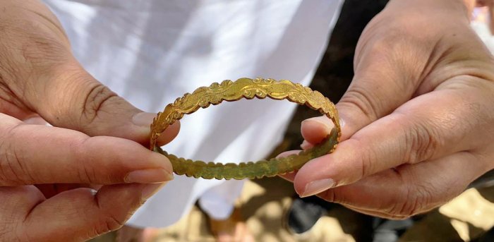 17th-Century Gold Bracelet Unearthed in India