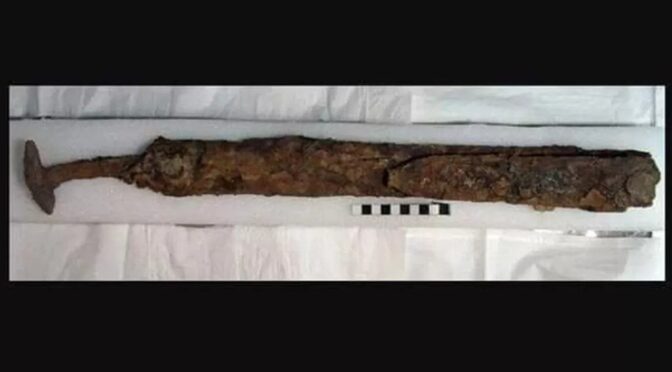 Bent Sword Found in 5th-Century Soldier’s Grave in Greece