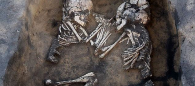 Till death do us part! 3500-year-old tombs with hand-holding couples found