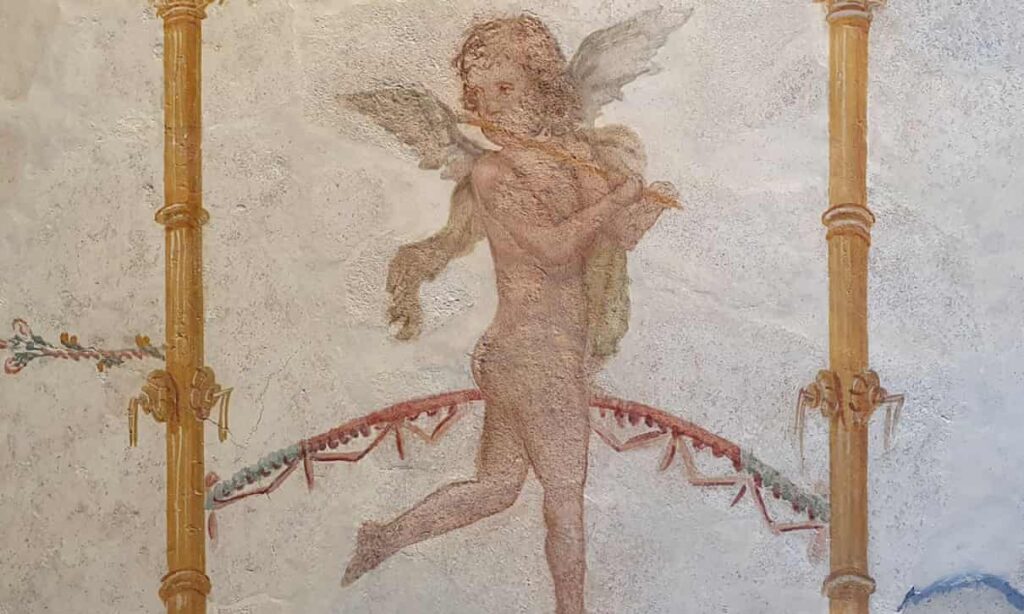 Stolen Roman frescoes returned to Pompeii after investigation