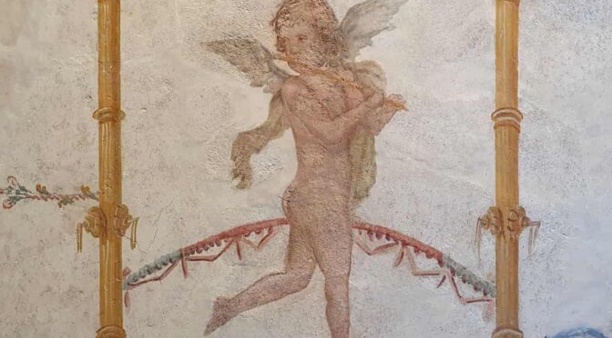 Stolen Roman frescoes returned to Pompeii after investigation