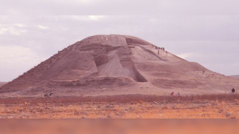 A pyramid-shaped mound holding 30 corpses may be the world's oldest war monument