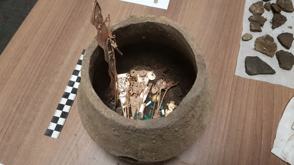 Archaeologists Find Several Jars Full of Emeralds Connected to El Dorado, spain