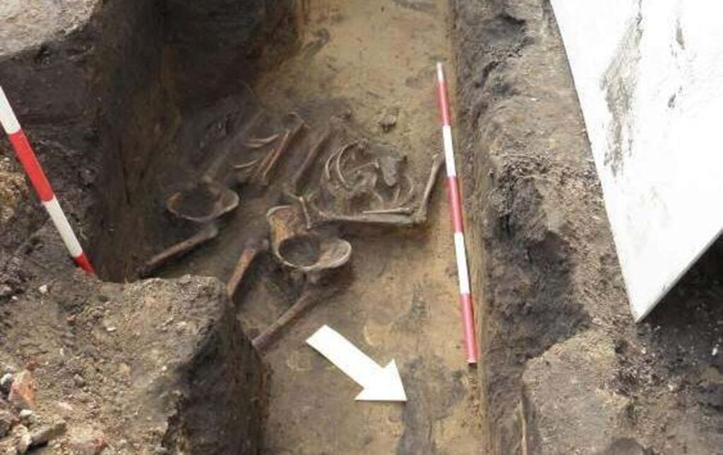 Man finds ancient grave and remains while digging foundation for garage