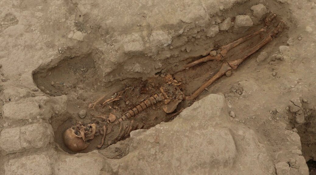 Discovery of ancient Peruvian burial tombs sheds new light on Wari culture