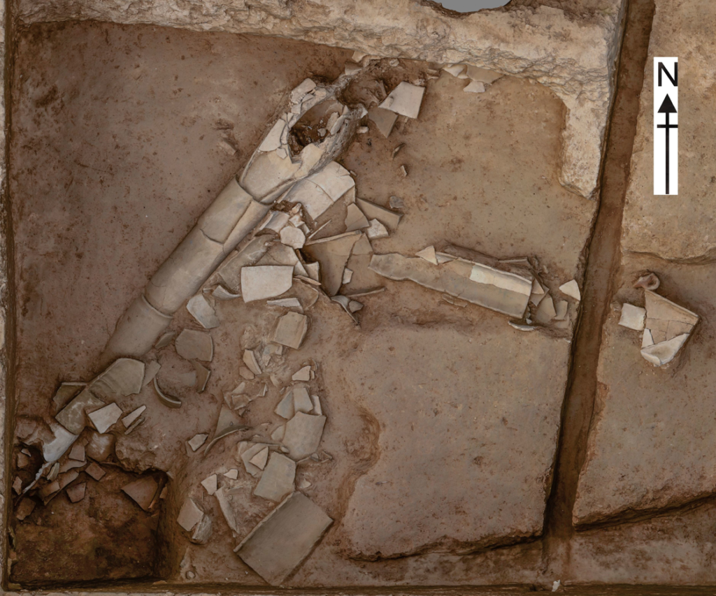 Drainage pipe, ancient road unearthed in Xi'an city