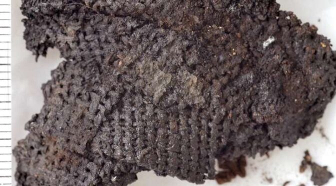 Textiles discovered in a Stone Age community explain the history of clothing production.