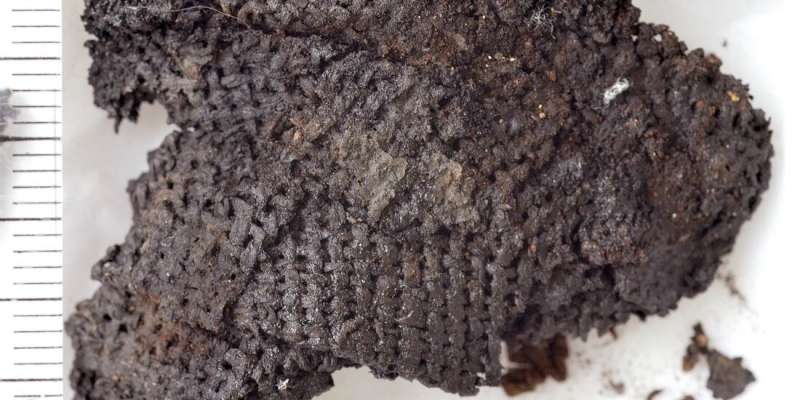 Textiles discovered in a Stone Age community explain the history of clothing production.