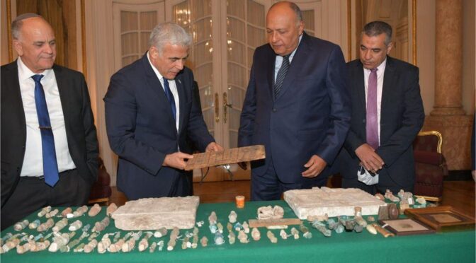 Israel Returns Smuggled Artifacts to Egypt