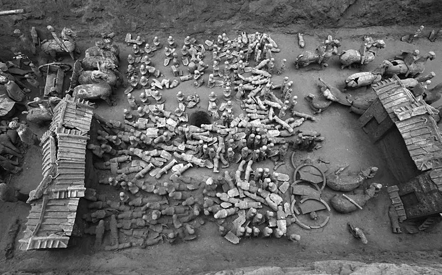 The MINI terracotta army: Hundreds of small warrior statues found in 2100-year-old pit in China