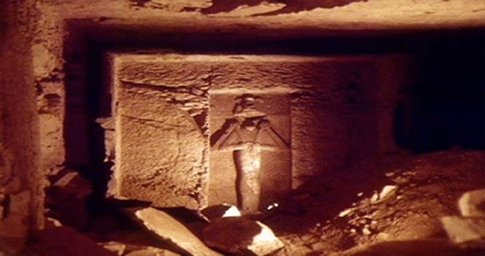 An Archaeologist Found The Ancient Tomb of The God Osiris?! – Right Under The Sphinx