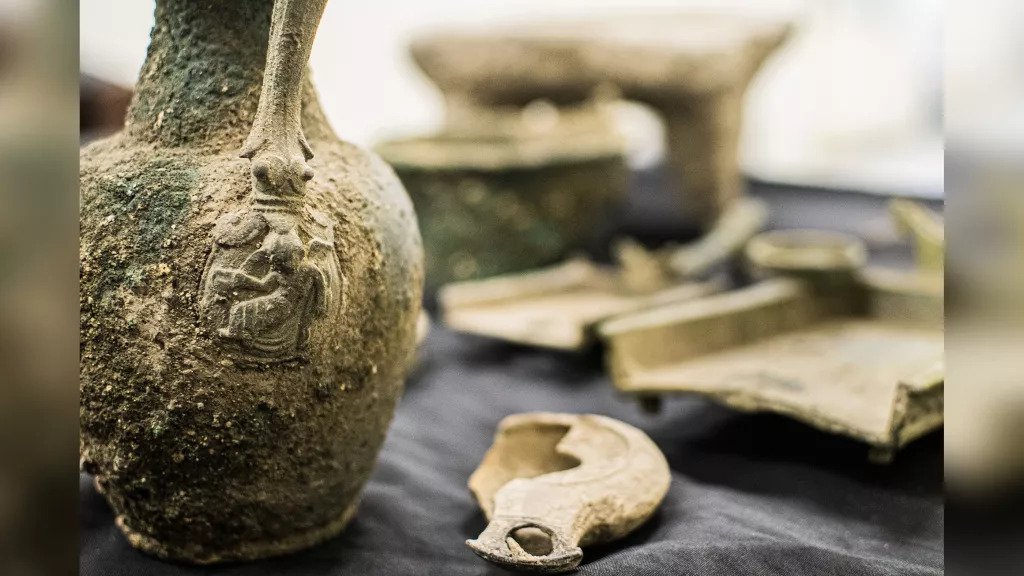 1,900-year-old Roman 'battle spoils' recovered from robbers in Jerusalem