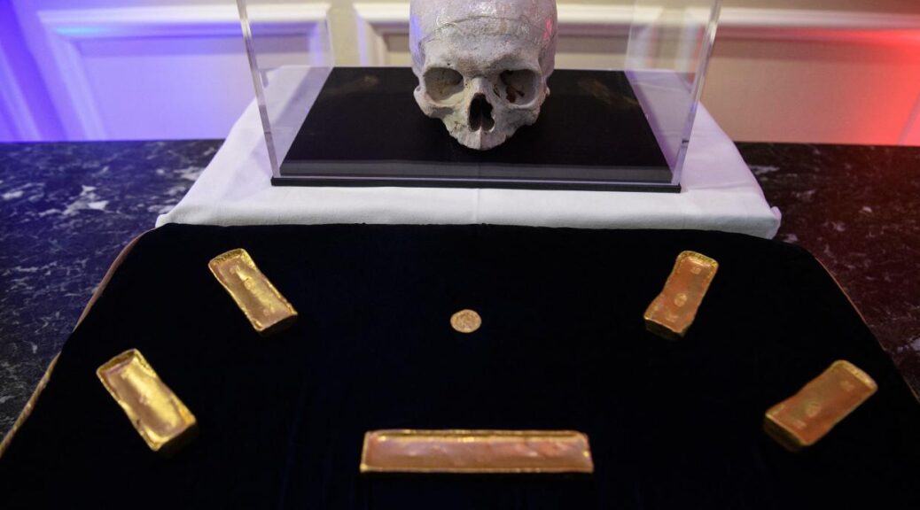 The United States has returned a set of illegally obtained artefacts, including a skull from the Parisian catacombs and golden ingots from an Atlantic shipwreck, to their rightful owner: France. 