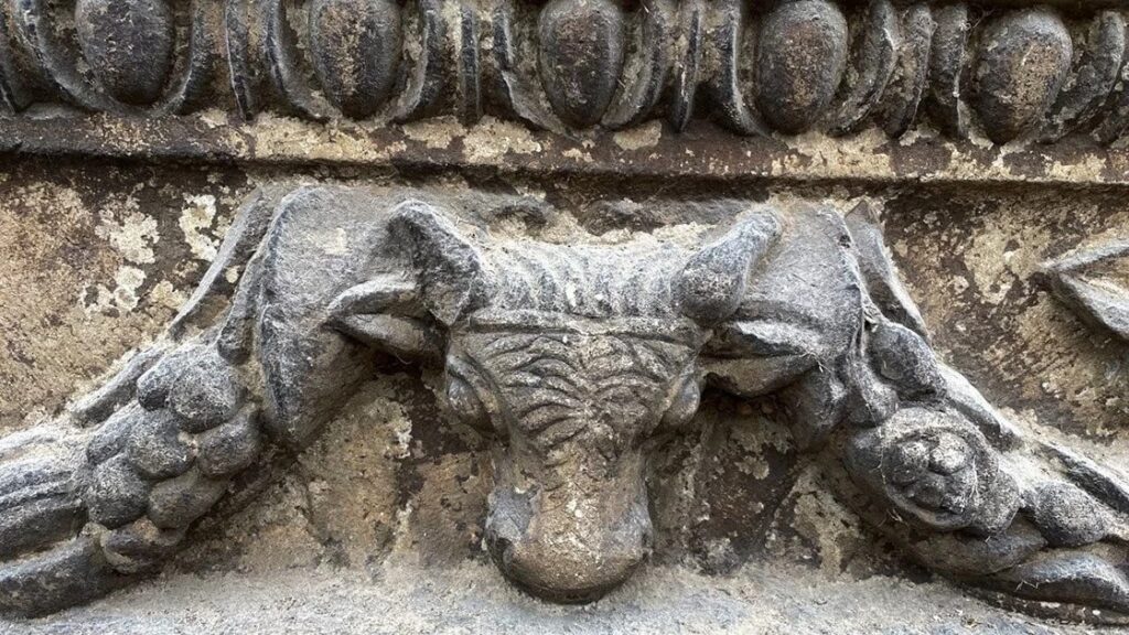 During the demolition work, a 2,500-year-old bull heads alto relievo was discovered in Sinop