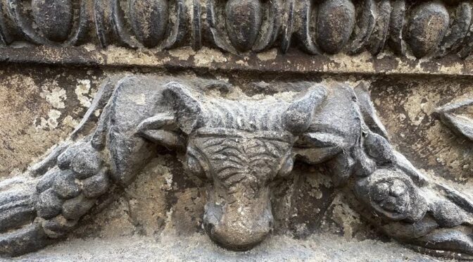 During the demolition work, a 2,500-year-old bull heads alto relievo was discovered in Sinop