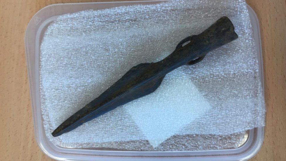 3,500-Year-Old Spearhead Found in England