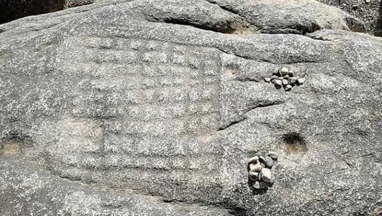 1200-Year-Old Tibetan Chessboard Found Engraved On Rock