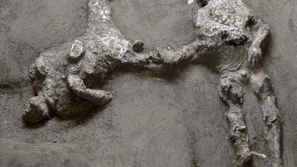 Археологи нашли останки мужчины и его рабыни, погибших во время извержения вулкана Помпеи