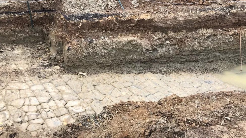 Suspected Roman ford unearthed near Evesham during waterworks