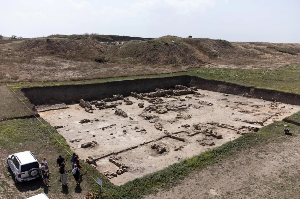 Astynoos And The 4 Priestesses Of Aphrodite