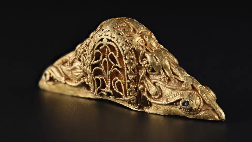 Редкое золотое навершие меча приобрел шотландский музей