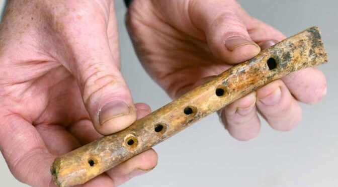 Редкая средневековая костяная флейта найдена в графстве Кент